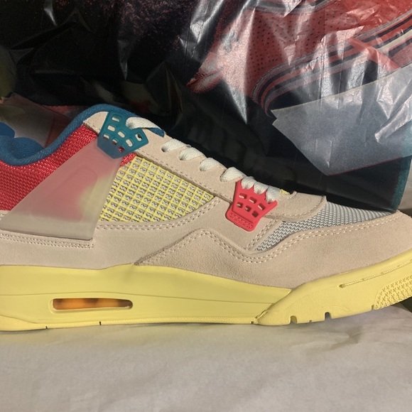 Air Jordan x Union LA Guava Ice 4 - Picture 3 of 5